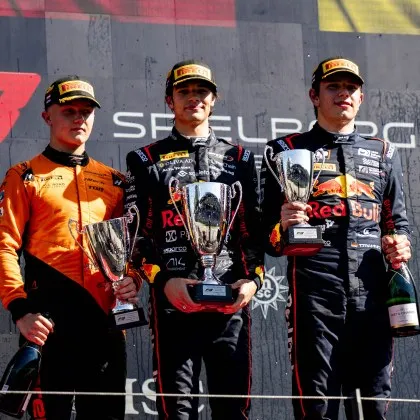 Българската звезда на тима от Формула 3 Кампус Рейсинг Никола Цолов завърши