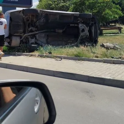Автомобил се обърна в Стара Загора СНИМКИ