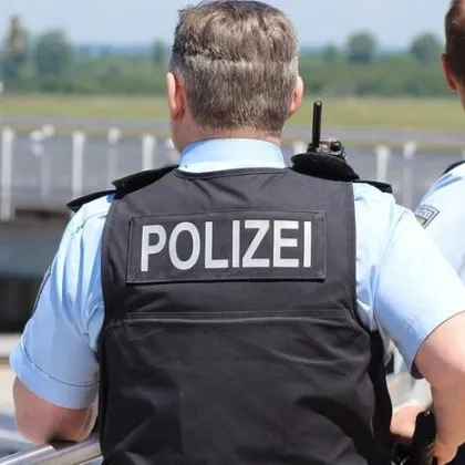 Трима мъже са арестувани по подозрение в непредумишлено убийство след