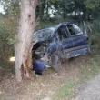 16-годишен подкара кола, блъсна се в няколко дървета