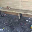 Смрад и мръсотия на спирка край болница в Плевен СНИМКИ