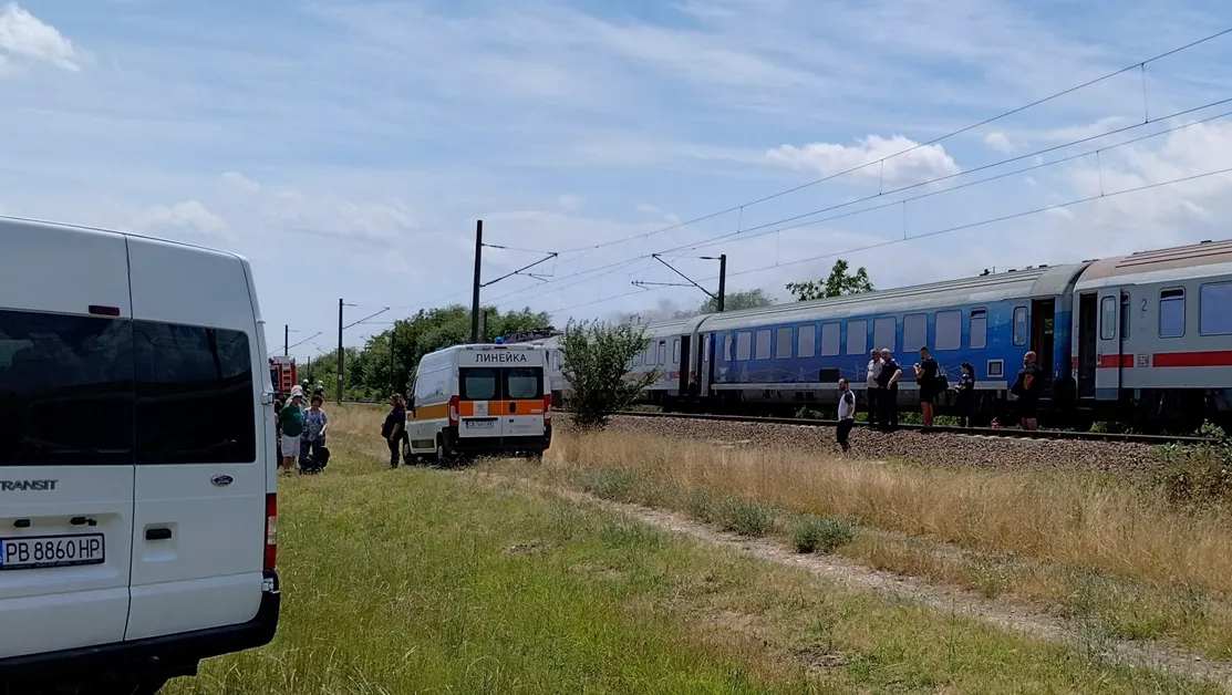 Локомотив пламна край Стара Загора ВИДЕО