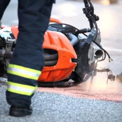 Мотоциклетист е в тежко състояние след катастрофа в Тополовград съобщиха от полицията Инцидентът