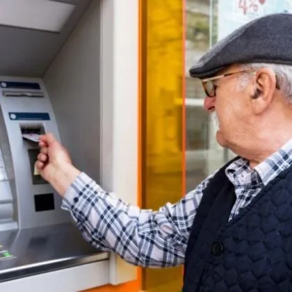 Над 150 хиляди възрастни от днес получават по високи пенсии и