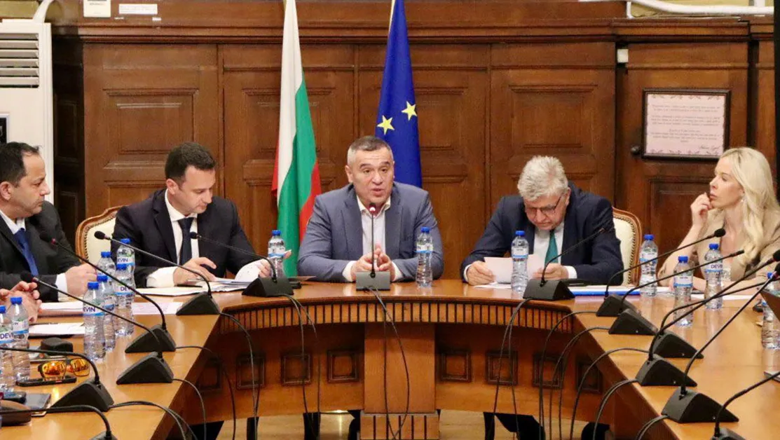 Министър Тахов нареди спешна проверка на регионалните клонове на "Напоителни системи"