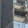 Мъж заплашва да скочи от блок в Стара Загора