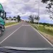 През насрещното: Шофьор на камион изпревари в забранен участък ВИДЕО