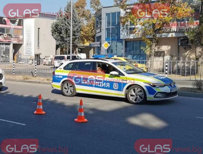 Гонка! Неправоспособен моторист се вряза в патрулка, избяга