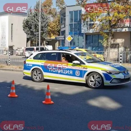 Гонка! Неправоспособен моторист се вряза в патрулка, избяга