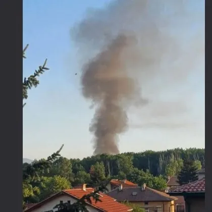 Пожар избухна в София СНИМКА