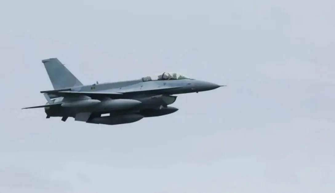 Министърът на отбраната: Няма опасност самолетите F-16 да не летят