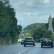 Непрекъсната линия или непрекъснат тарикатлък? Аплодисменти за поредния „шампион" на пътя ВИДЕО