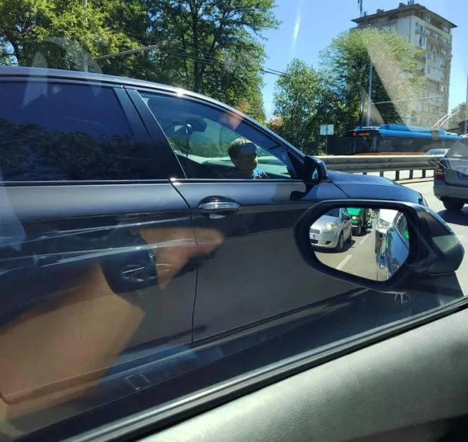 Да си купиш BMW, а да не сложиш детско столче - детето ти не е част от тунинга! СНИМКИ