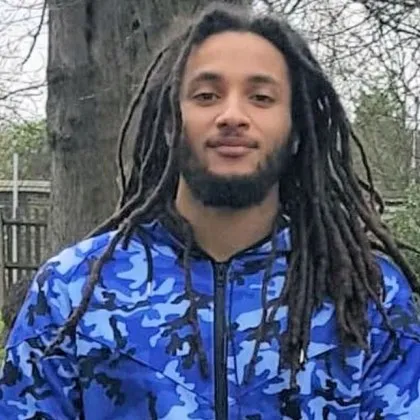 Музикант беше брутално намушкан до смърт на улицата от 14 годишно