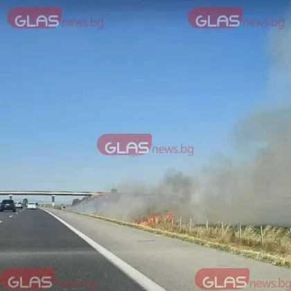 Пожар избухна днес по автомагистрала Тракия в посока Бургас в
