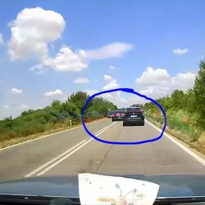 Водач с лъскав Мерцедес си навлече гнева на колега на