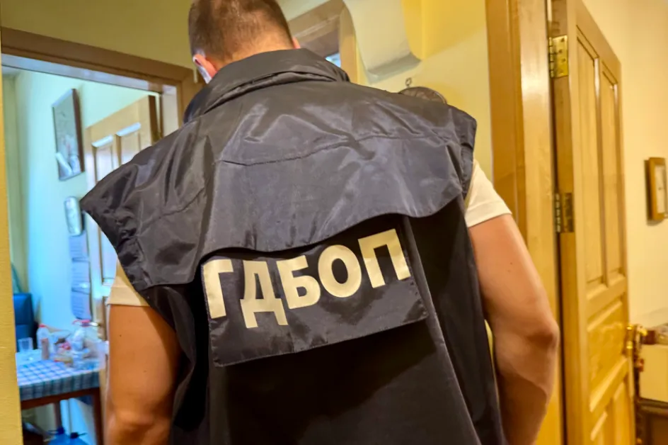 Обискираха дома на депутат, свързан с търговията на българско гражданство
