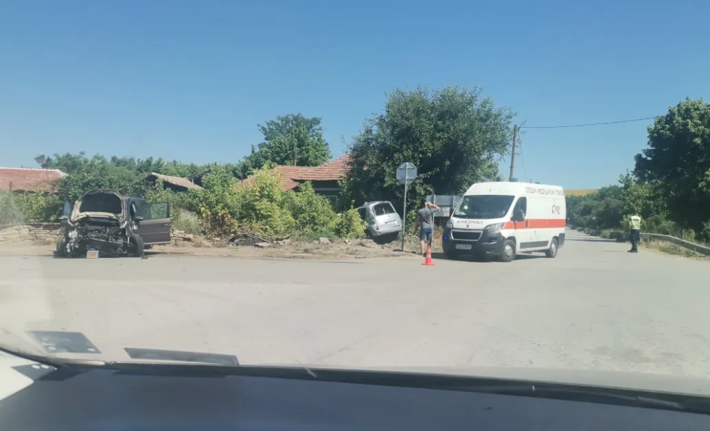 Тежка катастрофа между две коли в Търновско СНИМКИ