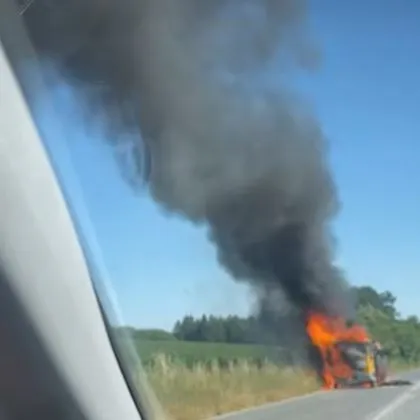 Тежък инцидент във Врачанско Камион гори на пътя Враца Оряхово