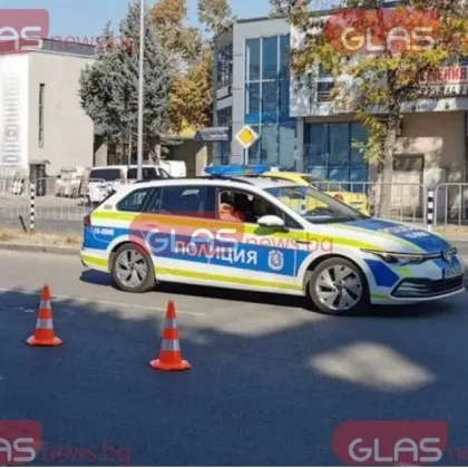 Млад моторист се вряза в стена, загина