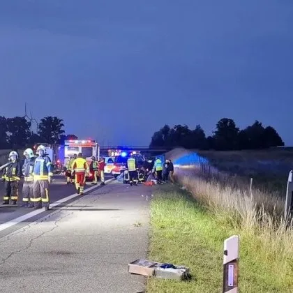 Тази нощ пътнически автобус се преобърна на магистрала А19 в