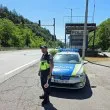 Полицаи от Костенец транспортираха жена до столична болница