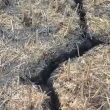 Това не е от земетресение: Сушата остави дълбоки рани в части от страната ВИДЕО