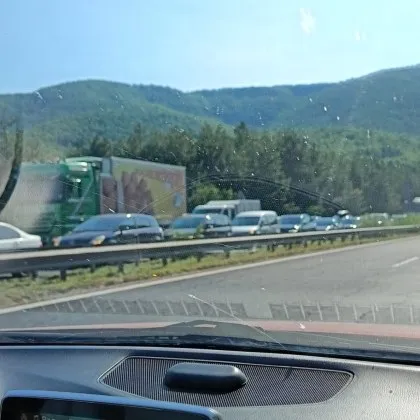 Шофьори алармират за сериозно задръстване на автомагистрала Тракия в района