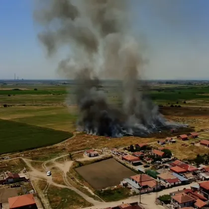 Голям пожар избухна край пловдивското село Скутаре огънят е обхванал