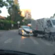 Кола и камион се блъснаха в София СНИМКИ