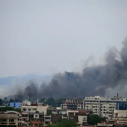 Черни облаци мирис на изгоряло и притеснени коментари заливат социалните
