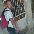 С бира в ръка: Мъж отмъкна дърворезачка от двор в бургаско село