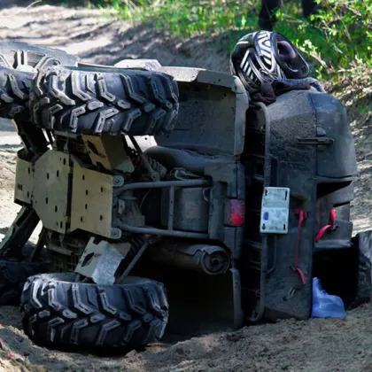 7 годишно дете е с черепно мозъчна травма и опасност за живота след