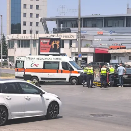 Пътен инцидент стана днес в София По първоначална информация автомобил
