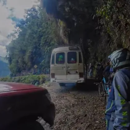 Близо 60 километровият път Юнгас в Боливия който свързва столицата Ла