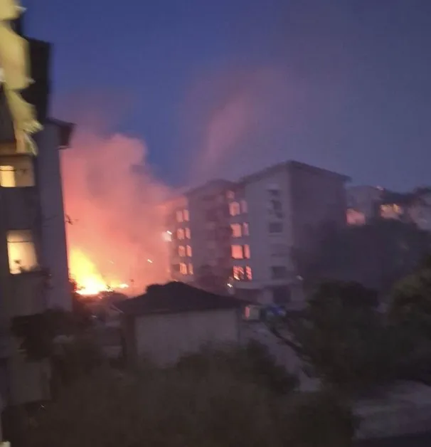 Пир за окото, пожар за блока: минута заря в Карлово доведе до минути ужас СНИМКИ