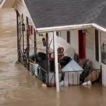 Броят на загиналите при внезапните наводнения които засегнаха централната част