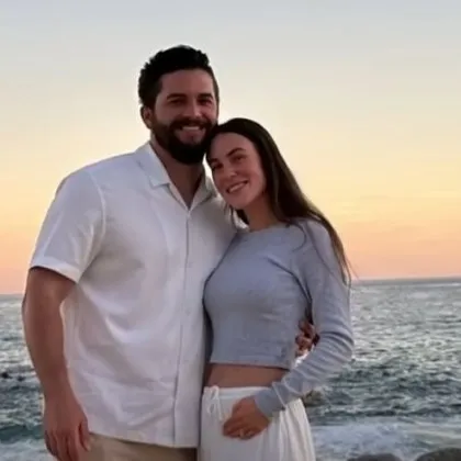 Бъдещите родители Камерън и Карли пристигат в луксозния хотел Grand