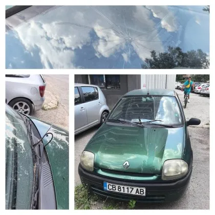 Ето го старо зелено Рено кротко спряло на паркинг край