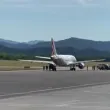 Самолетен двигател засмука мъж на летището в Милано