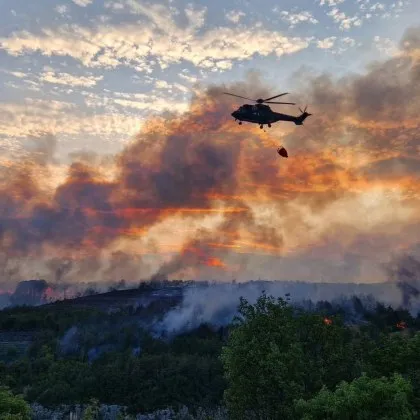 Тежка нощ за огнеборците в няколко района у нас По