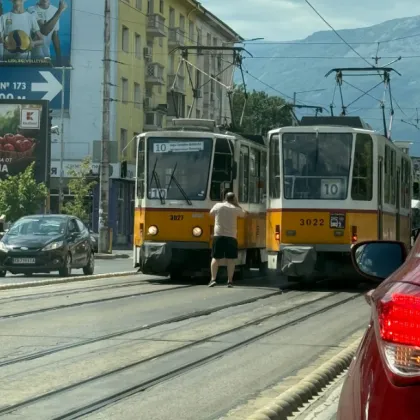 Пешеходец е блъснат от трамвай в София Инцидентът е станал