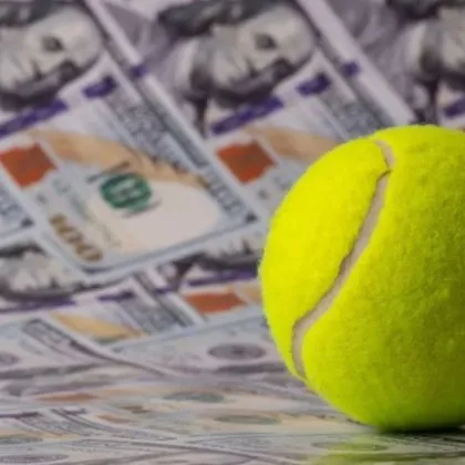 Американка откри над 50 000 долара скрити в тенис топки