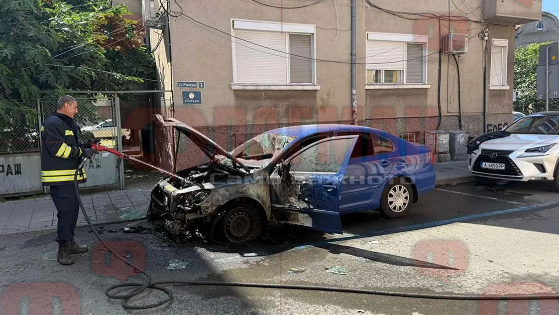 Лумналата в пламъци в Бургас кола - собственост на полицията