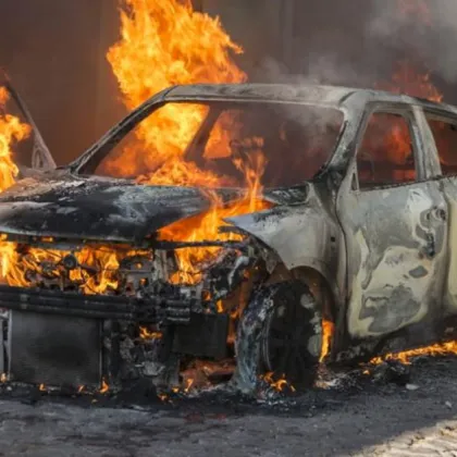 Автомобил се взриви на едно от най оживените кръстовища в сърцето