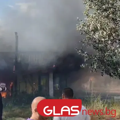 20 гаража и 2 автомобила са унищожени след големия пожар