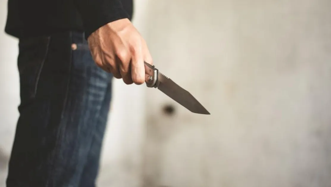 Непознат нахлу в дома на 86-годишен в Старозагорско и го намушка в корема