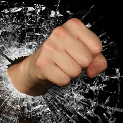 Шофьор попадна в полицейския арест за хулиганска проява на пътя Срещу