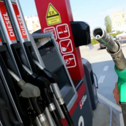 Заради техническа невъзможност на колонките на бензиностанциите както и на големите