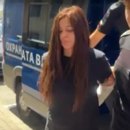 Дебора остава в ареста